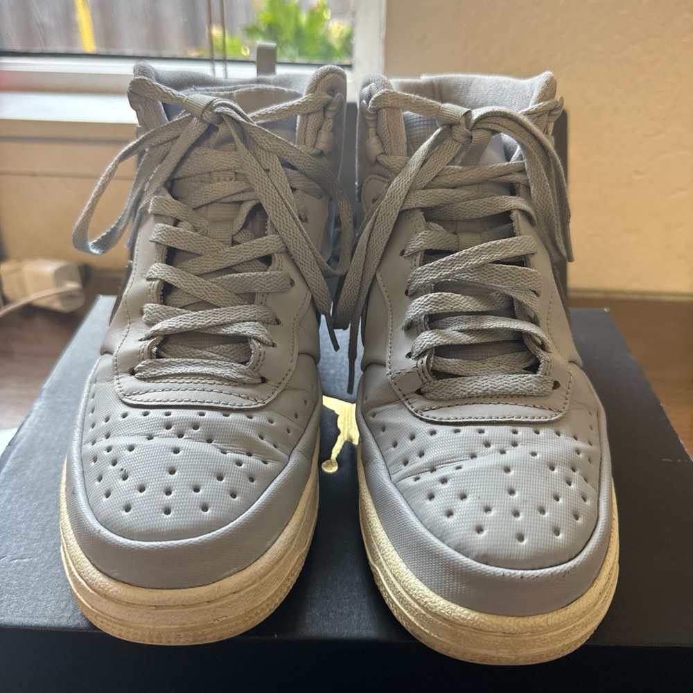 Nike Light Gray High-Top Air Force
